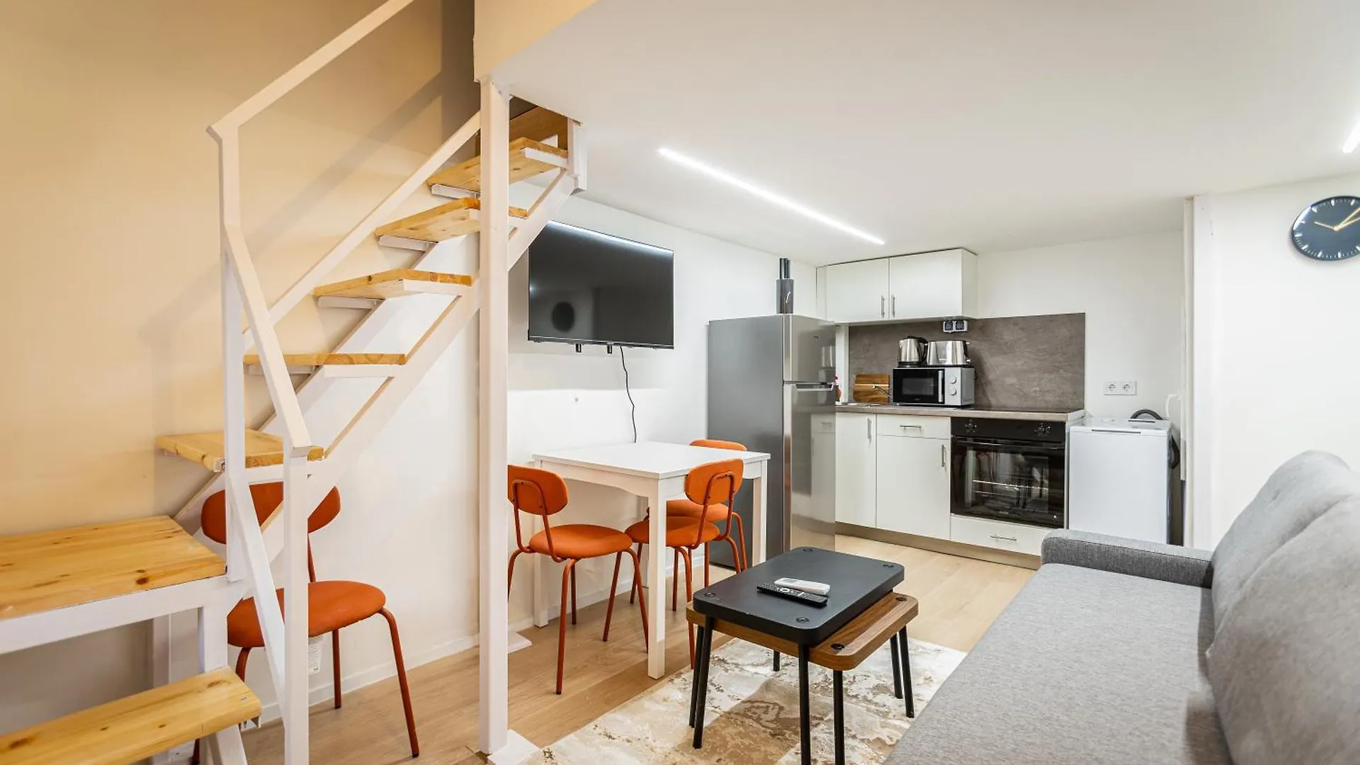 Apartment Cute Gallery Flat In Budapest, Autumn