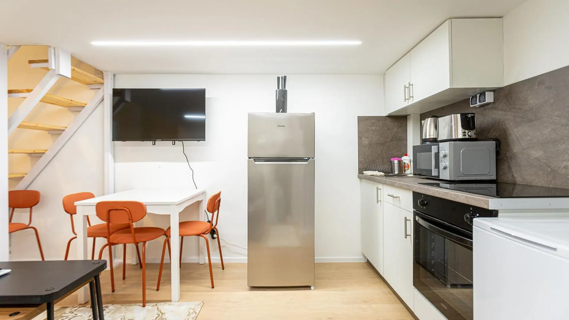 Cute Gallery Flat In Budapest, Autumn Apartment Budapest