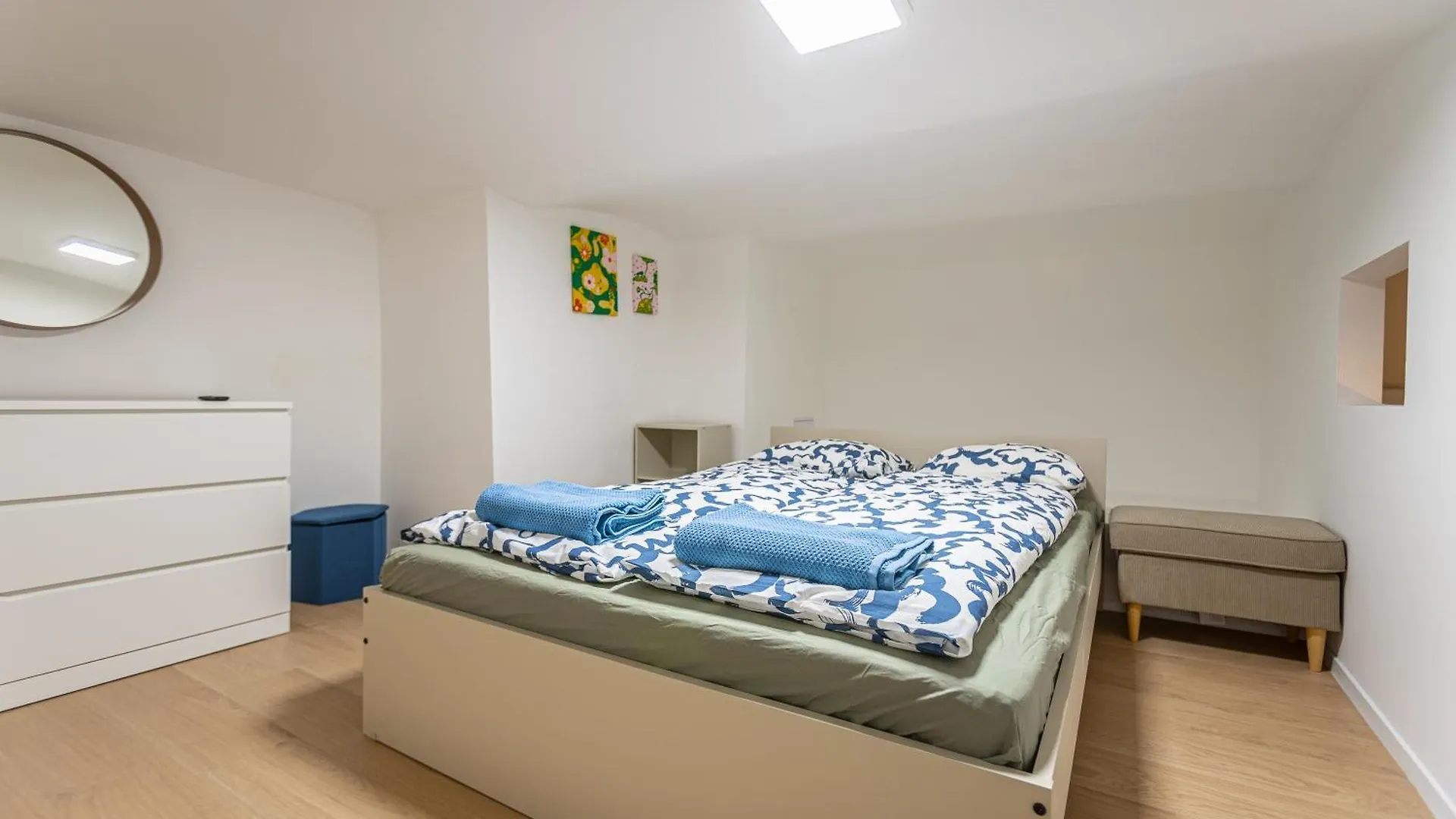 Cute Gallery Flat In Budapest, Autumn Apartment Budapest