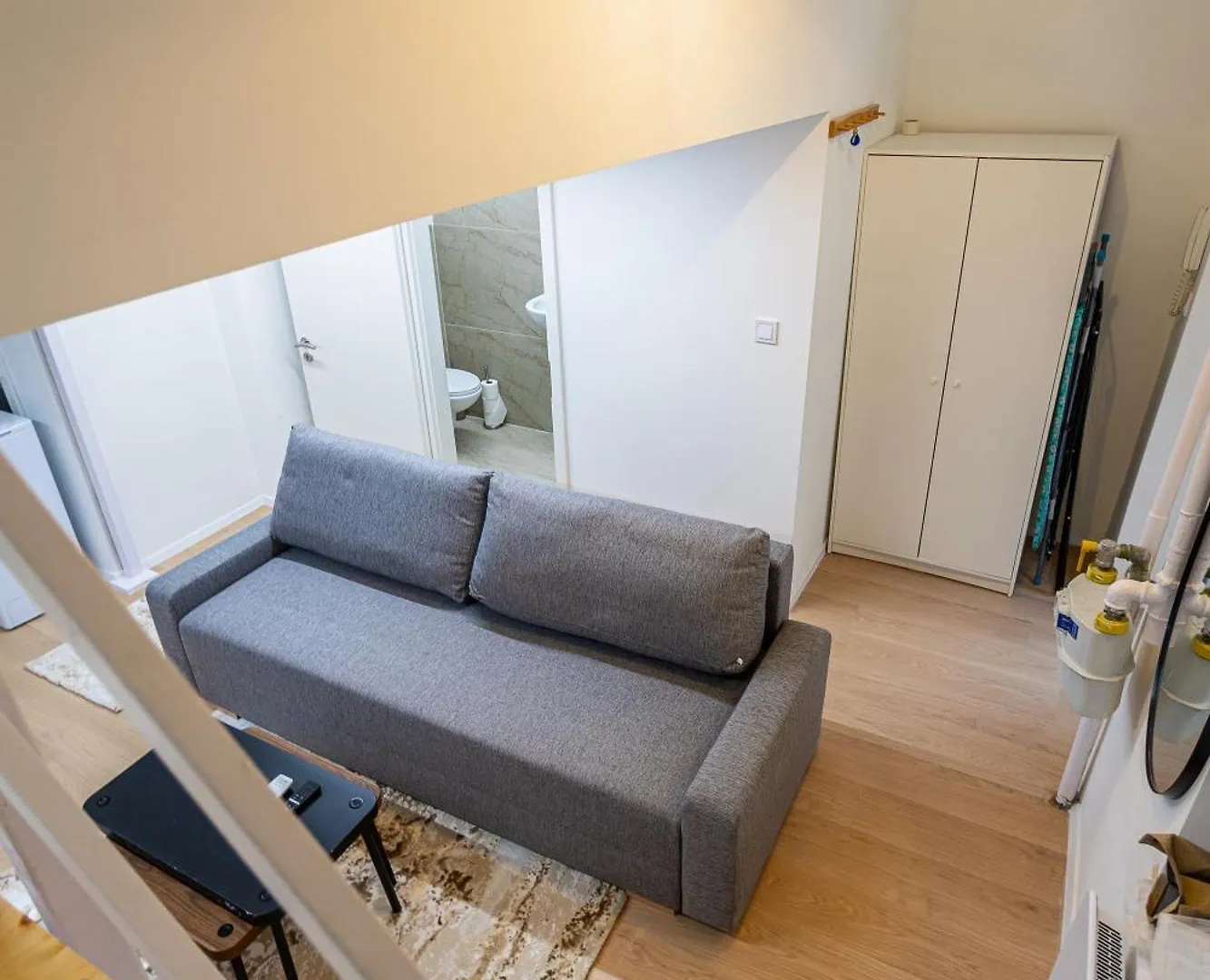 Cute Gallery Flat In Budapest, Autumn